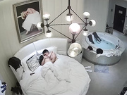 情趣酒店豪华房偷拍高素质情侣从床上干到浴缸还不过瘾站着扶着墙干