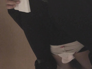 国内大神潜入商场女厕偷拍到好几个妹子都是黑丝哦