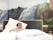 国内高端TS17岁少年美妖接客猥琐四眼大叔，你吃我的大鸡巴我玩你的小鸡巴，再让你的小鸡巴躲进我的菊花啊啊啊！