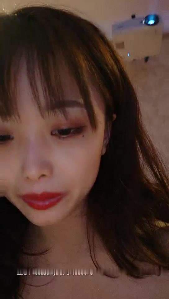 网红美女带着性药酒店约炮大鸡巴网友啪啪含着大屌样子非常淫骚