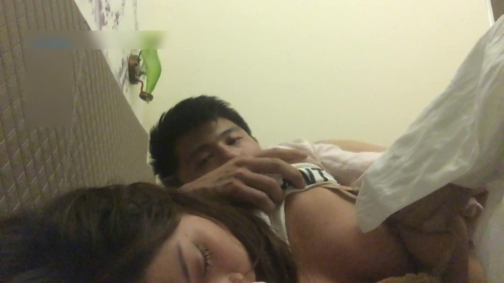 醉操聚会宿醉的小姨子 睡得太沉后入啪啪一顿猛操都没干醒 无套趴着操射美臀擦干净免得被发现 高清1080P版