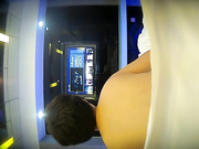 气质短发美女少妇和单位领导酒店偷情时被男的用矿泉水瓶子插逼逼太深疼的不让搞了,男的提枪强行又操!国语!