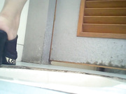 偷拍连续4个大白屁股女教师撒尿，这屁股一个比一个骚气