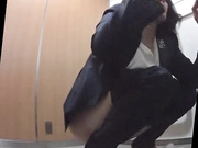 高级写字间全景偸拍多位气质漂亮制服女白领方便全穿肉丝袜美女尿完使劲擦逼