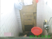 【精品推薦】【經典盜錄】趴窗戶邊窺視良家人妻少婦洗浴護膚 雪白肌膚堅挺美乳看得欲火焚身 720P高清原版