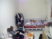 出租房網絡攝像頭黑客破解拍攝到的有點像姐弟戀的排骨哥和大波女友瘋狂愛愛 抽根煙吃點東西幹得有點猛啊 露臉高清