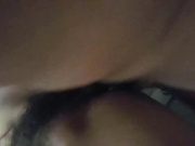 精品福利-经常体验刺激的小夫妻约男同事家中一起玩3P,迫不及待抱起他老婆先在餐桌上干,老公负责拍摄.国语!