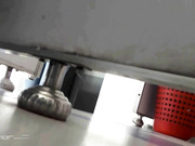 【全網首發】【國內廁拍】大神潛入某高校隔板溝廁多角度偷拍學生美眉噓噓，17人次，肥嫩鮑魚水超多 稀缺資源勁爆收藏～原版高清