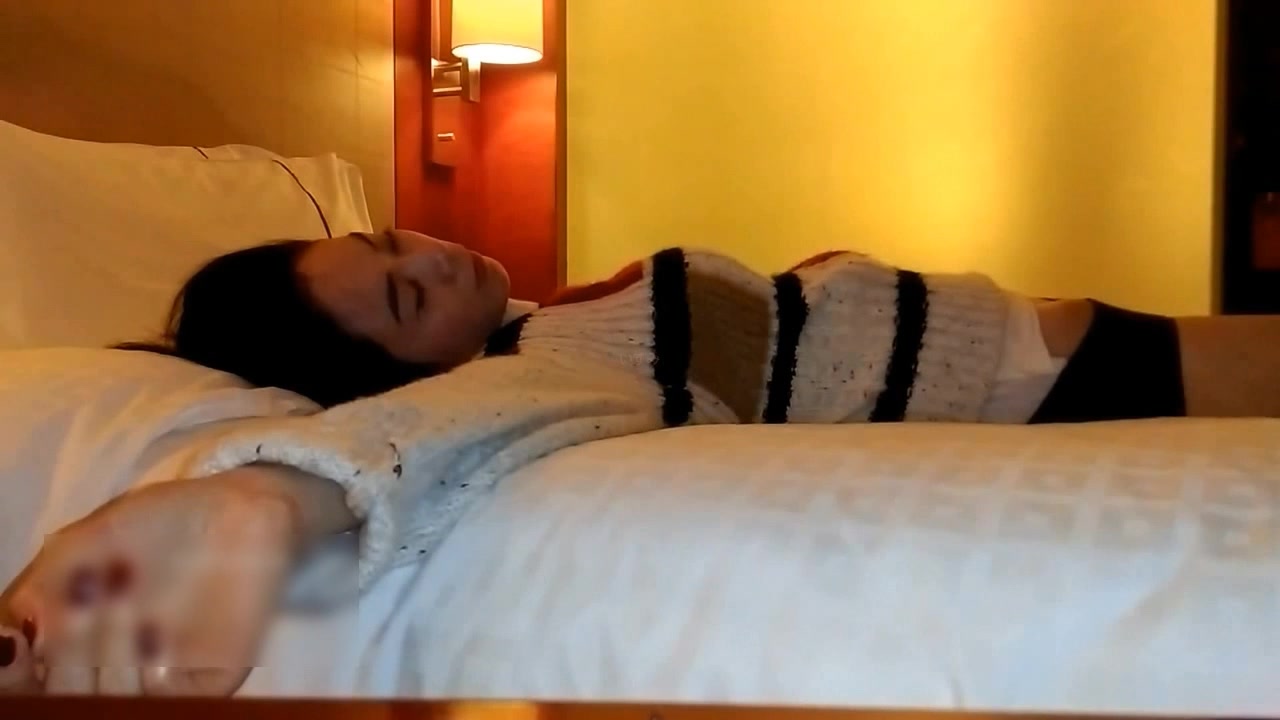 【全網推薦】【國內真實灌醉】藝術系公認的系花 先插後隨意玩弄小逼逼～720P高清原版