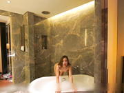 果哥原創白金版精品-極品蜜桃臀妖精艾曉青超大尺度私拍之《靈欲美臀浴》搔首弄姿艷舞誘惑 720P高清原版