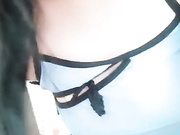 98年粉嫩骚学妹情趣肚兜诱惑，白嫩的身体娇嫩的奶子 很诱人，开档黑丝自己捏着奶子抠逼，浪叫呻吟撸管佳作