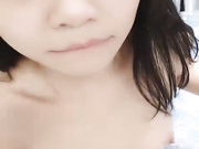 北京骚姐姐护士雅琪约炮渣男露脸直播，很主动白丝情趣趴在身上勾引舔耳口交深喉，主动上位求干，激情抽插内射