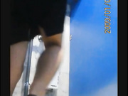 短裙配白衬衫不知道啥地方 身材颜值都很不错的公共卫生间蹲坑连续偷拍美女们嘘嘘拉翔