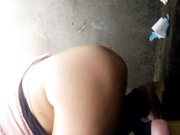 19年新作小县城菜市场旁边旱厕偷拍这么暴露的环境不知道怎么拍的