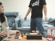 漂亮小少妇跪下口交这画面真有冲击力