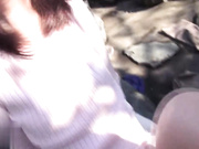 野外露出敏感苗條美熟女強迫帶出戶外中出做愛一面害羞一面潮吹的超下流女子