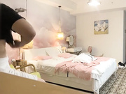 胖头老哥约操兼职小姐姐跪地舔屌插嘴拉手后入