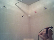 浴室偷放摄像头偷拍老婆的表妹洗澡身材还不错逼毛很性感值得撸一发