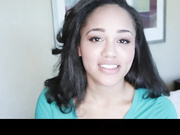 才华横溢的巧克力宝贝朱莉·凯（Julie Kay）用热牛奶填满了她的嘴巴