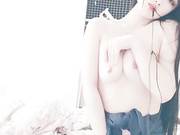 清欢少女美足嫩逼提臀近距离看菊花