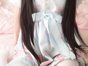 小萝莉私拍手指拨动小穴白浆乱流