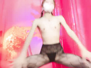 才艺十足专业舞女先来一段扇子舞！脱衣诱惑