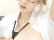 巨乳E奶性感眼镜御姐大尺度假屌自慰特写抽插