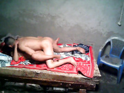 出租屋卖淫女暗拍腰力不错的矮个男PK豪乳卖淫女搞完了没有水洗鸡巴