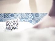 华北赵总深夜小天妹子在沙发上操舌吻舔奶摸逼