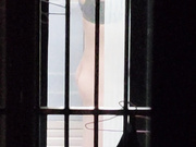 偷拍隔壁少妇脱衣不关窗