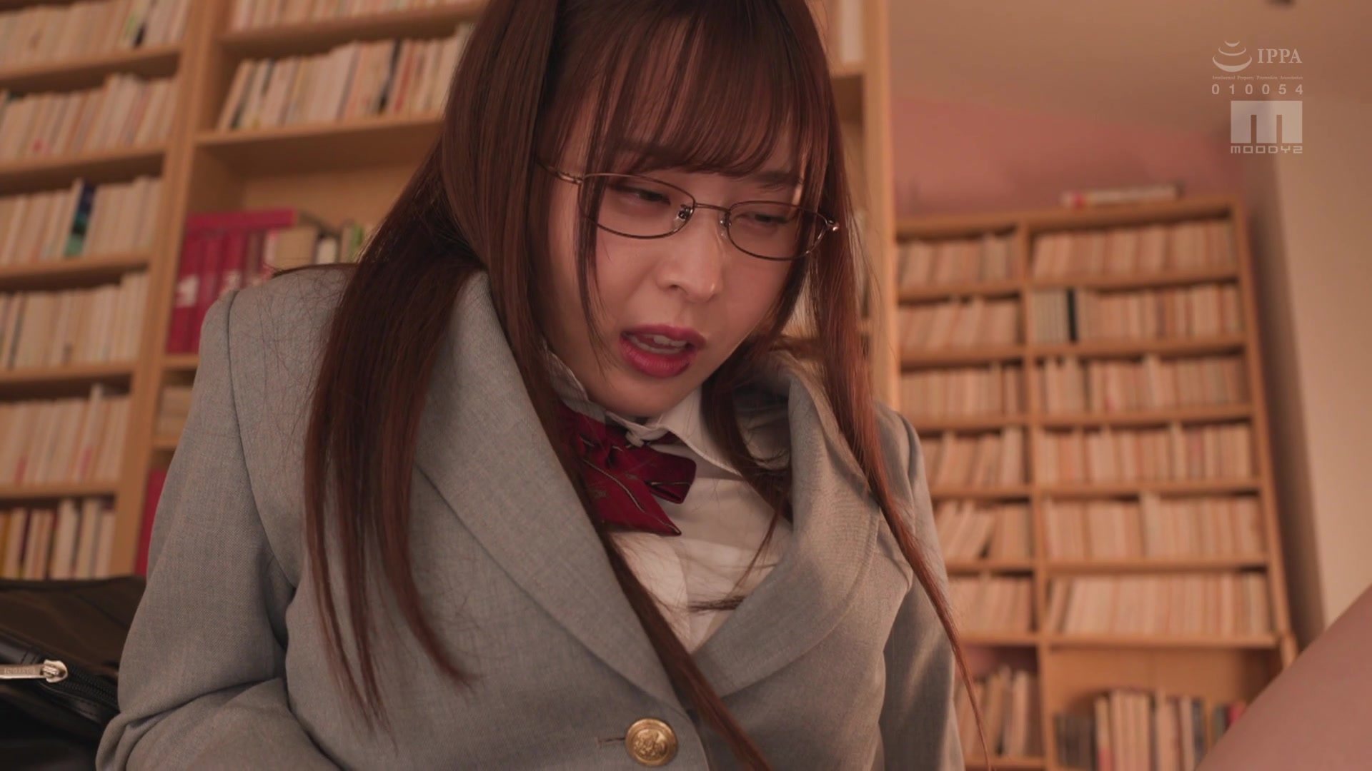 [MIDV-244] 爽やかな笑顔とはギャップすぎる濡れ染みパンチラで全力誘惑してくる小悪魔生徒会長 九野ひなの - 1of5