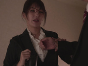 [IPZZ-018] 生意気な上から目線女に逆襲のピストン！！ 傲慢なPTA女会長を舐め回し服従SEXさせて堕としてヤッた。 天海つばさ - 1of5